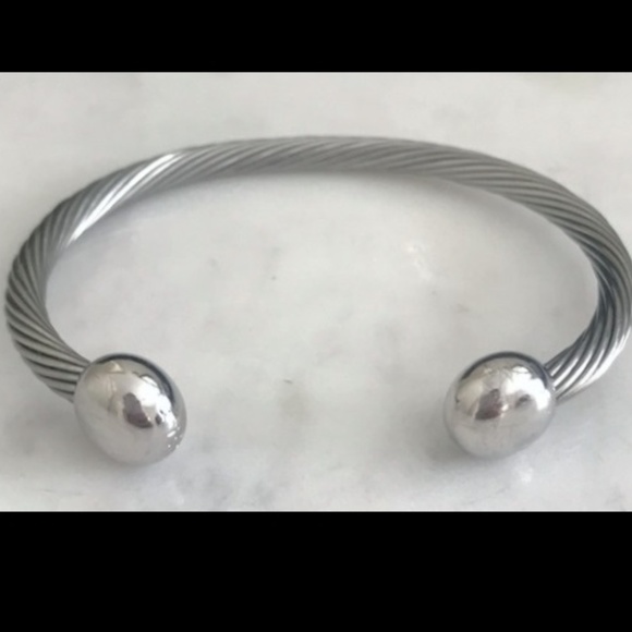 Elegant Silver Cable Bracelet - Picture 2 of 5